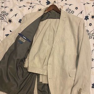Kenneth Cole Suit Jacket 52L pants 42w x 32l.